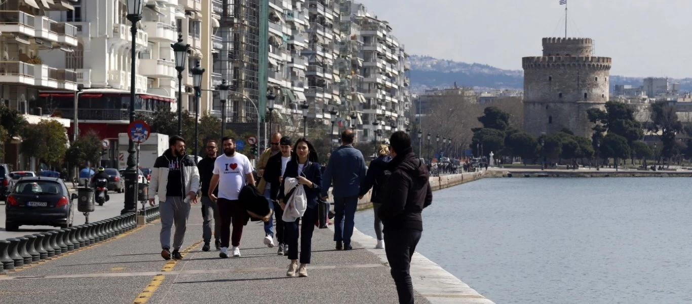 Έξαλλος ο Κ.Ζέρβας - Οι Θεσσαλονικείς εν μέσω καραντίνας «ξεχύθηκαν» στις παραλίες (βίντεο)
